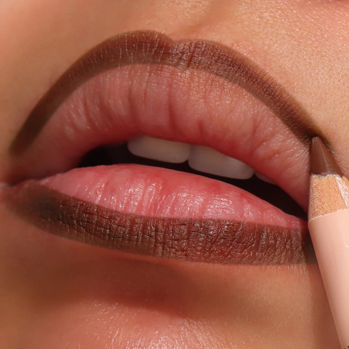 Signature Lip Pencil: 009 Caramel Beige